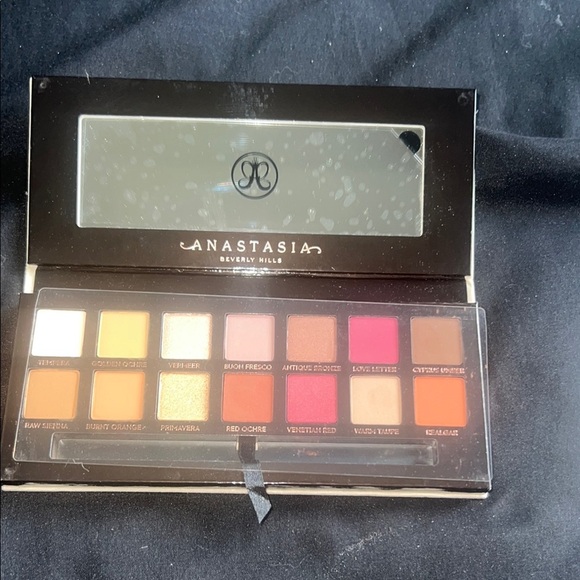 Anastasia Beverly Hills Modern Renaissance Eyeshadow Palette - Picture 2 of 2